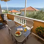 Fuer 2 Personen - 1 Kind Ca- 40 M² In Silo- Adriakueste Kroatien - Kroatisch By Interhome *